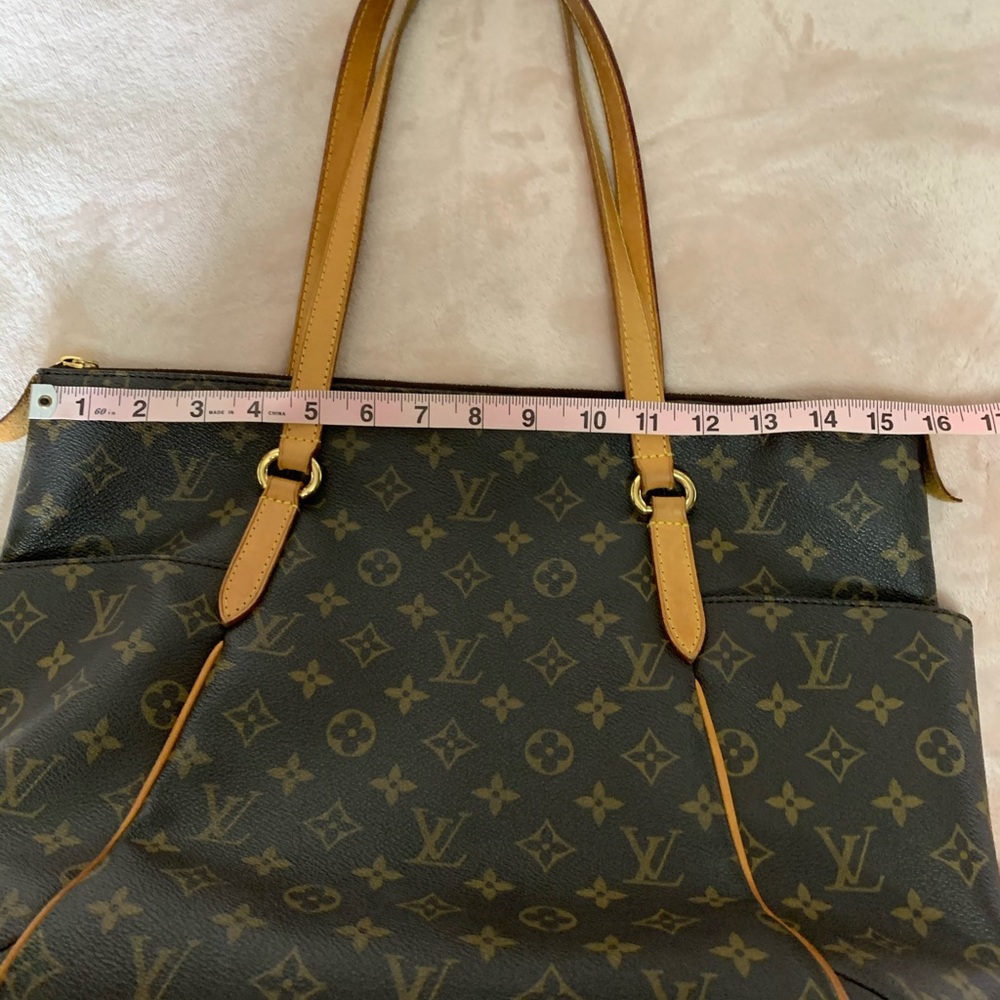 Totally MM Shoulder Tote. Louis Vuitton Brown Monogram Tote.. - Picture 14 of 16